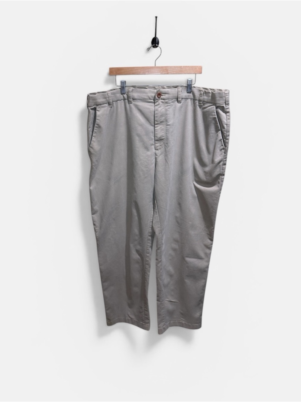 Izod size 46x32 Men's Classic Beige Chino Pants